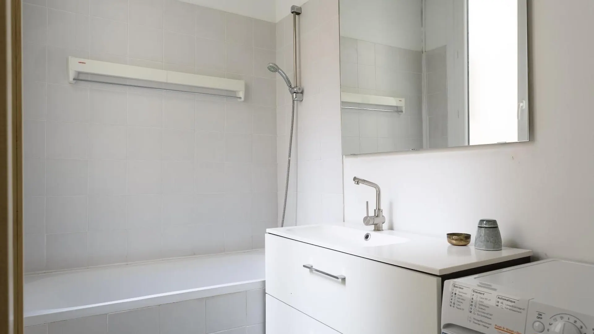 Habitat Parisien - 2br-1ba - Courcelles Parc Monceau 파리